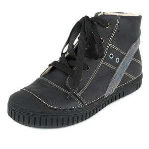 Premium quality high-top sneaker with genuine leather lining and upper black with grey stripe. Thanks to its high level of specialization, D.D. Step knows exactly what your child’s feet need, to develop properly in the various phases of growth. The exceptional comfort these shoes provide assure the well-being and happiness of your child.