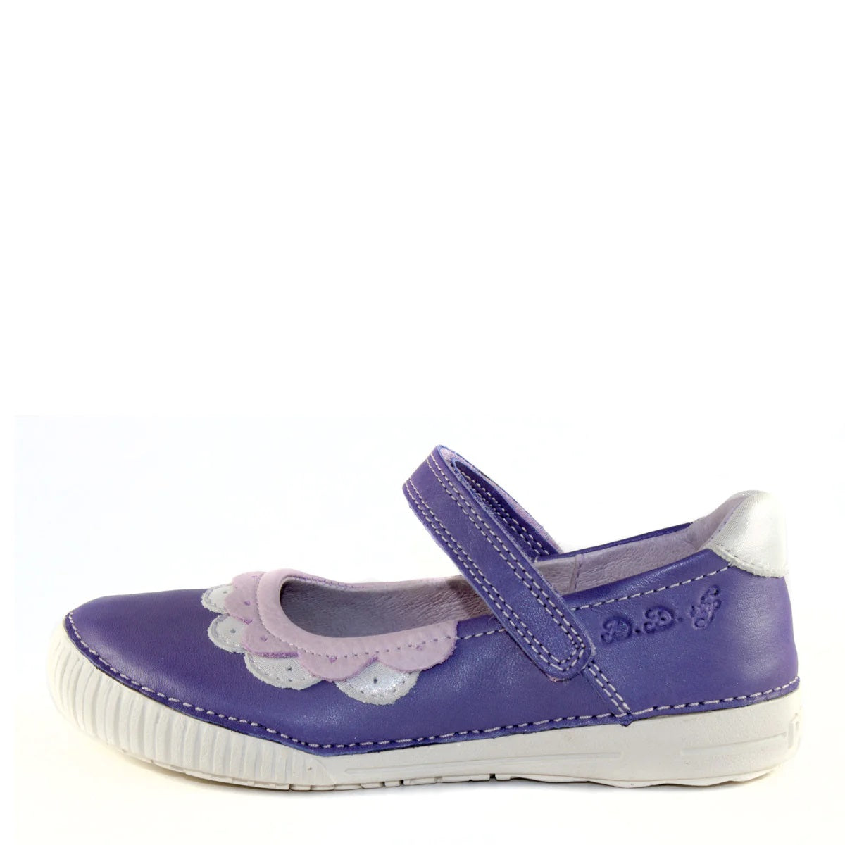 Premium quality dress shoes with genuine leather lining and upper in purple with light purple and silver decor and single velcro strap. Thanks to its high level of specialization, D.D. Step knows exactly what your child’s feet need, to develop properly in the various phases of growth. The exceptional comfort these shoes provide assure the well-being and happiness of your child.