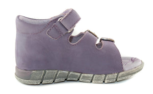 Premium quality first walker sandals with genuine leather lining and upper in violet color and flower decor. Thanks to its high level of specialization, D.D. Step knows exactly what your child’s feet need, to develop properly in the various phases of growth. The exceptional comfort these shoes provide assure the well-being and happiness of your child. 