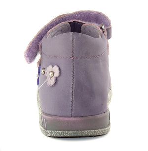 Premium quality first walker sandals with genuine leather lining and upper in violet color and flower decor. Thanks to its high level of specialization, D.D. Step knows exactly what your child’s feet need, to develop properly in the various phases of growth. The exceptional comfort these shoes provide assure the well-being and happiness of your child. 